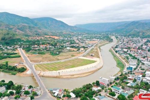 Đẩy mạnh phát triển kết cấu hạ tầng kinh tế - xã hội