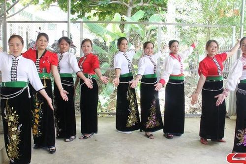Phong trào văn nghệ quần chúng ở Song Khủa