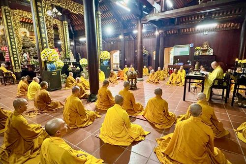 Chư Tăng TP.Thủ Đức Bố-tát chung và tưởng niệm Hòa thượng Thích Nhật Quang tại tổ đình Hội Sơn