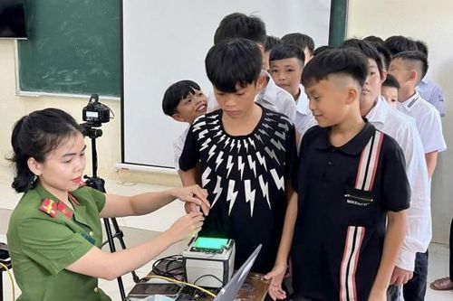 Xuyên lễ thu nhận hồ sơ cấp Căn cước cho người dân
