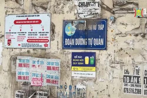 Quảng cáo, rao vặt vẫn bôi bẩn nhiều tuyến phố