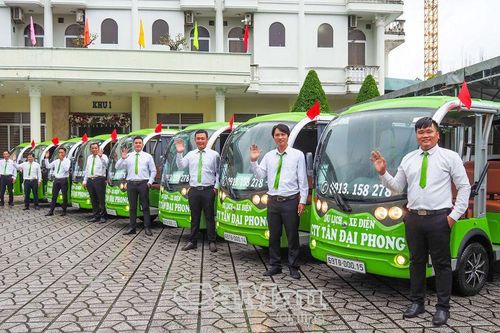 Khai trương xe điện dịch vụ du lịch