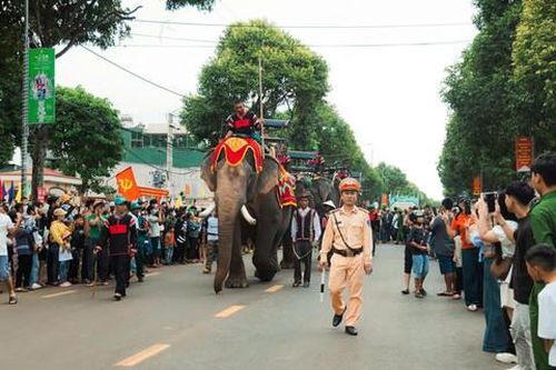 Công an huyện Krông Pắc đảm bảo ANTT Lễ hội Sầu riêng năm 2024