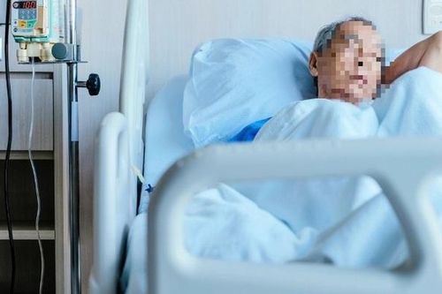 Người đàn ông loét dạ dày thừa nhận mắc một sai lầm này trong bữa sáng