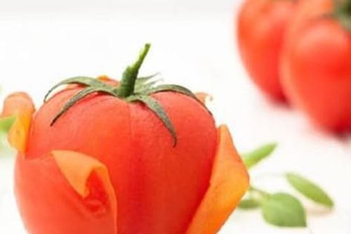 Cách lột vỏ quả cà chua nhanh chóng và không bị mất dinh dưỡng