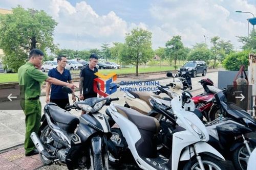 Ra thăm nhau, đôi bạn tù rủ nhau thuê ô tô đi trộm xe máy