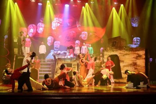 Nhạc kịch tưng bừng sân khấu Việt