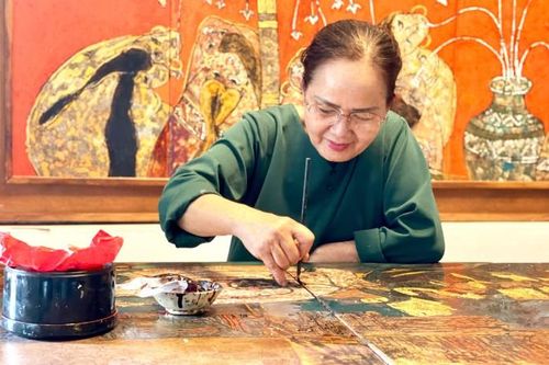 Nữ họa sĩ xứ Huế say chuyện làng Tây Nguyên