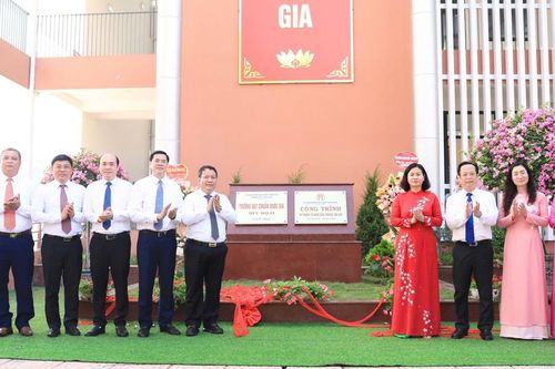Huyện Thanh Trì: gắn biển công trình chào mừng Kỷ niệm 70 năm Giải phóng Thủ đô