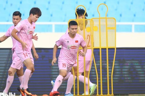 Tuyển Việt Nam tập luyện, sẵn sàng đấu tuyển Nga