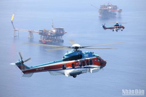 Đội trực thăng Super Puma của Tổng công ty Trực thăng Việt Nam đạt 75.000 giờ bay
