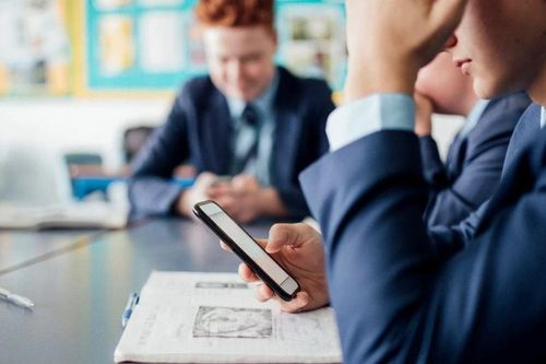 Hà Lan cấm học sinh sử dụng điện thoại di động tại trường học