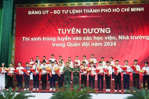 TPHCM, Đồng Nai tuyên dương thí sinh trúng tuyển học viện, trường Quân đội năm 2024