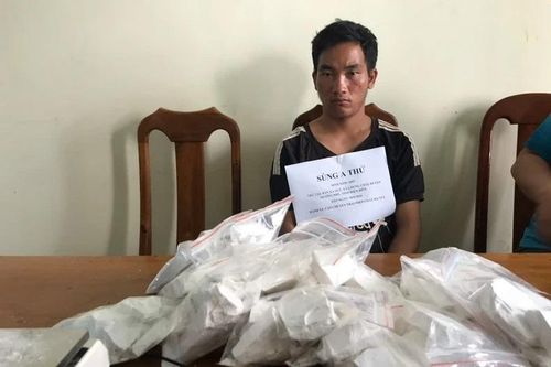 Bắt đối tượng mang hơn 5kg heroin đi tiêu thụ
