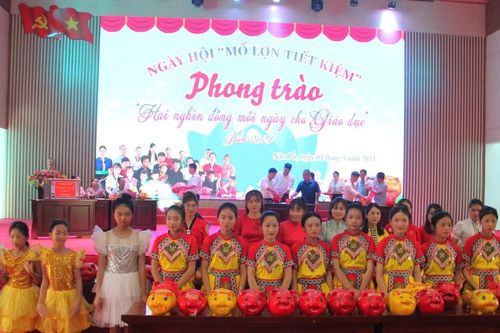 Huyện Nậm Pồ 'mổ lợn' góp tiền cho ngành giáo dục vùng cao