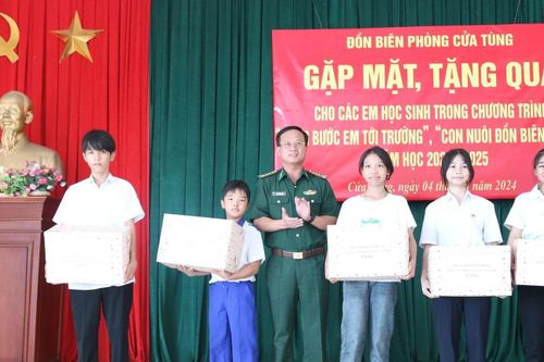 Bộ đội Biên phòng Quảng Trị động viên, tặng quà đến 'Con nuôi biên phòng' bước vào năm học mới