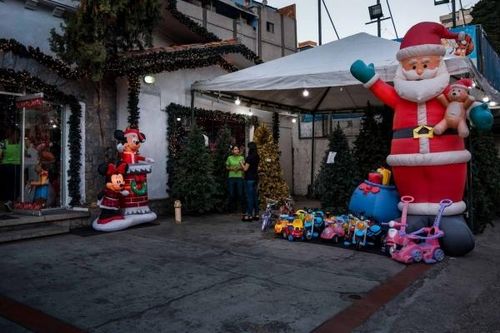 Venezuela: Tổng thống Maduro công bố tổ chức Giáng sinh sớm 'với bình yên, hạnh phúc và an toàn'