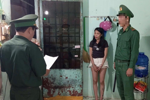 Bắt quả tang 2 đối tượng tàng trữ trái phép chất ma túy