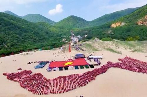 Ấn tượng bản đồ Tổ quốc mở đầu trailer Đại hội Hội LHTN Việt Nam tỉnh Phú Yên