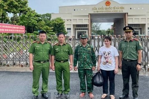 Bắt 'nữ quái' buôn ma túy rồi trốn sang Campuchia