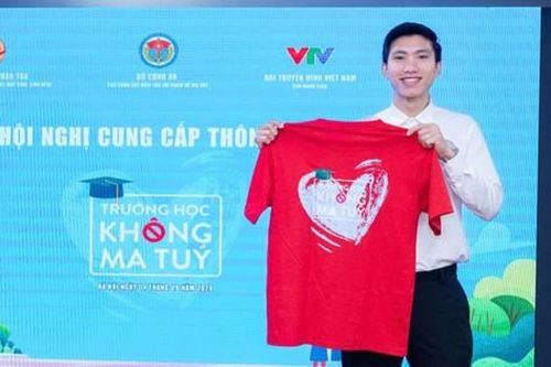 Cầu thủ Đoàn Văn Hậu: 'Cùng lan tỏa thông điệp nói không với ma túy đến các em học sinh, sinh viên'