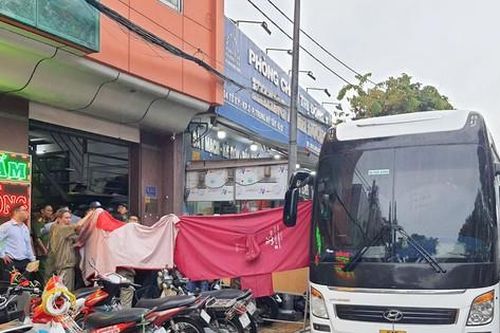 Đưa trẻ bị bạo hành tại mái ấm Hoa Hồng về nơi ở mới