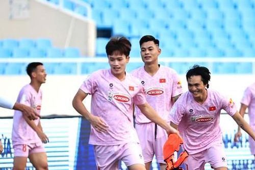 Tuyển Việt Nam đầy phấn khích tại Mỹ Đình, sẵn sàng đấu tuyển Nga