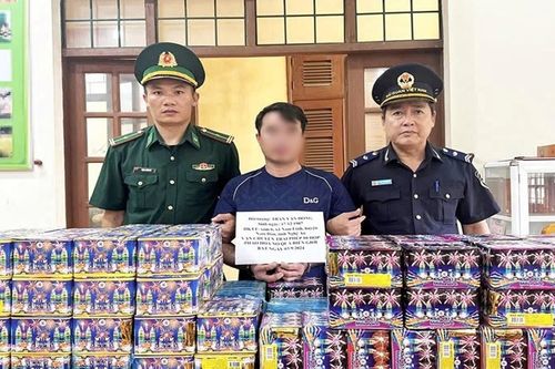 Bắt giữ tài xế vận chuyển hơn 100kg pháo lậu