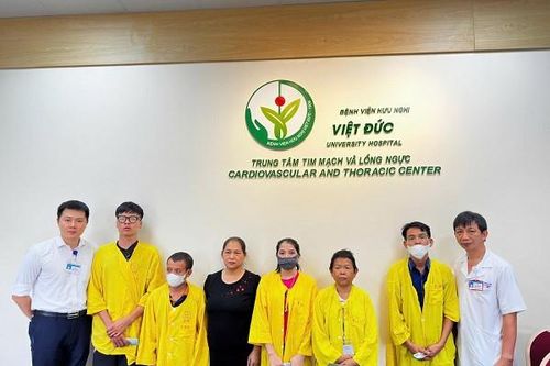 Tiếp tục được ủng hộ, em Vũ Ngọc Uyên chia sẻ với nhiều hoàn cảnh khó khăn khác