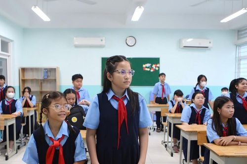 Học sinh TPHCM học tiết đầu tiên buổi sáng lúc 7h30