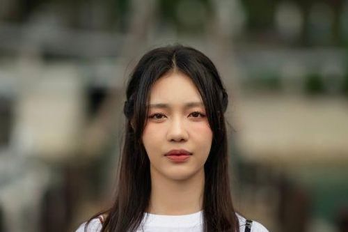 Hoàng Duyên lẻ bóng, đau lòng nhìn người yêu kết hôn trong MV mới