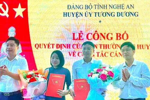 Huyện Tương Dương công bố quyết định về công tác cán bộ