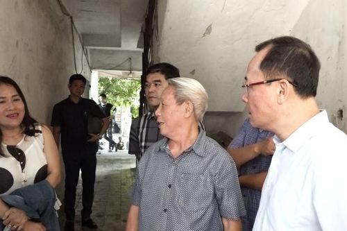 Bí thư Thành ủy Vinh kiểm tra phòng, chống bão lụt tại các điểm trọng yếu