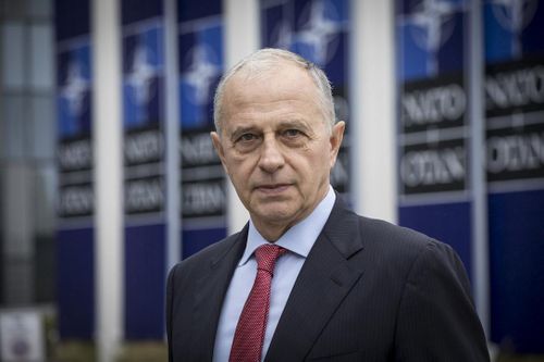Phó Tổng Thư kí NATO từ chức để tranh cử tổng thống Romania