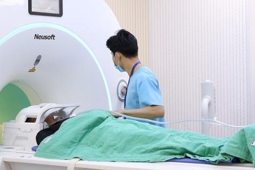 Ngực phát triển bất thường, bé gái đi khám phát hiện khối u trong não