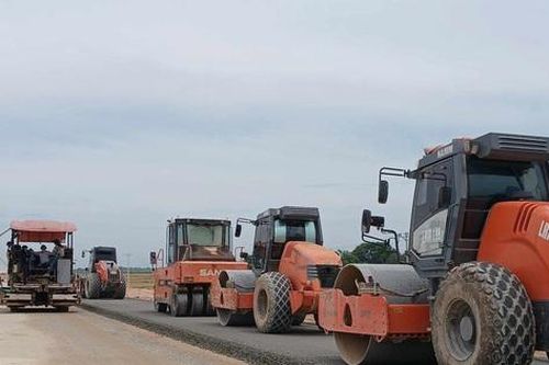 Quyết tâm vượt tiến độ trên cao tốc đoạn Hàm Nghi - Vũng Áng