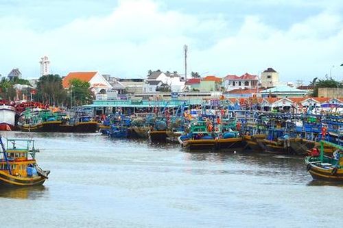 Bình Thuận: Khẩn trương tìm kiếm thuyền viên rơi xuống biển mất tích