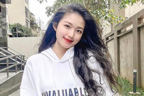 Mê mẩn với nhan sắc hot girl Hà Thành