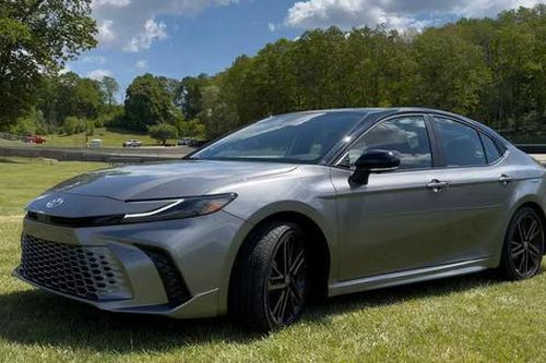 Top 10 xe ô tô hybrid đáng tin cậy nhất năm 2024