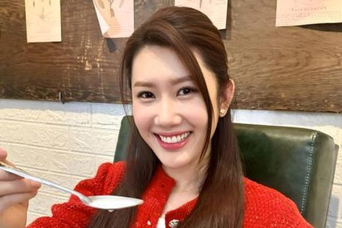 Một nam ca sĩ đình đám Vbiz công khai hẹn hò với Thúy Ngân