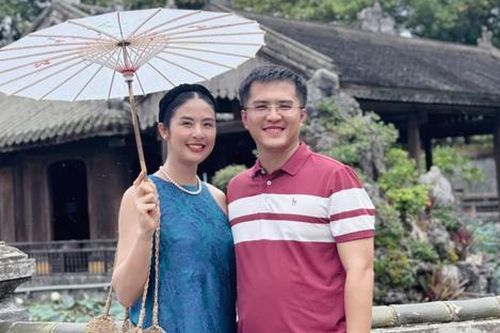 Ngọc Hân hiếm hoi cho chồng 'lên sóng', tiết lộ chuyện 'dở khóc, dở cười'