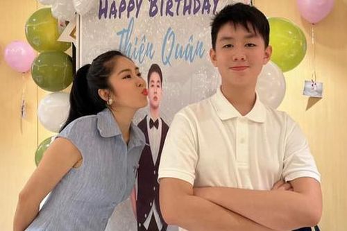Lê Phương tổ chức sinh nhật hoành tráng cho 2 con, vóc dáng tuổi 12 của quý tử chiếm sóng