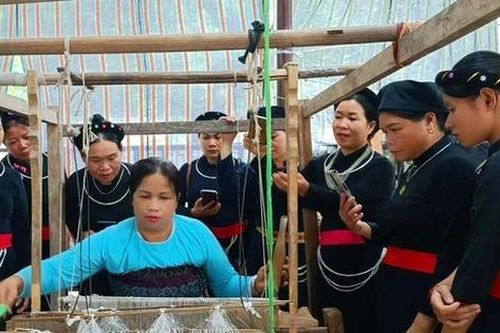 Điểm tựa cho phụ nữ dân tộc thiểu số yếu thế tại Hòa Bình