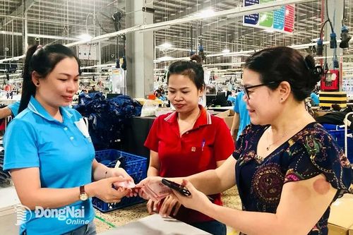 Doanh nghiệp thưởng cho công nhân đi làm đầy đủ sau 4 ngày nghỉ Lễ Quốc khánh 2-9