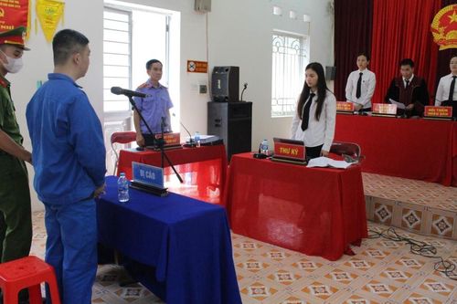 Lĩnh án 3 năm tù vì tội sử dụng mạng máy tính, mạng viễn thông, phương tiện điện tử thực hiện hành vi chiếm đoạt tài sản
