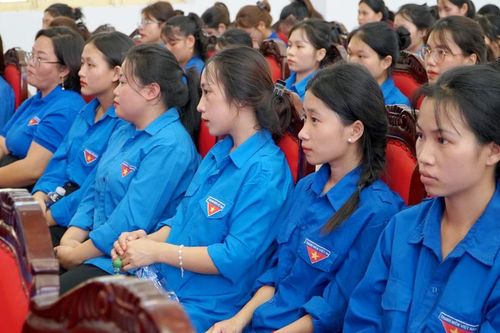 300 cán bộ, đoàn viên dự sinh hoạt chính trị 'Nhớ về Bác lòng ta trong sáng hơn'
