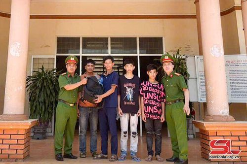 Hỗ trợ 2 thanh niên thoát chiêu thức 'việc nhẹ lương cao' trở về nhà an toàn