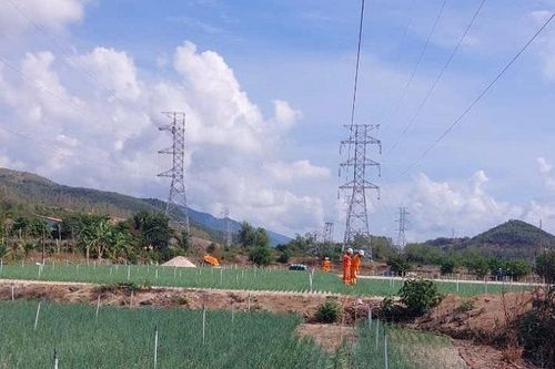 Hoàn thành di dời 2 điểm giao chéo đường dây 220kV mạch kép Tuy Hòa - Vân Phong
