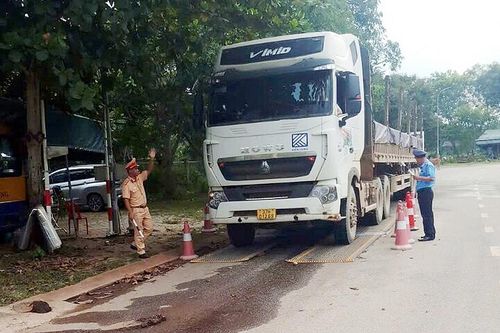 Quảng Nam: Xử phạt một trường hợp xe quá tải trên Quốc lộ 14D với số tiền 74 triệu đồng