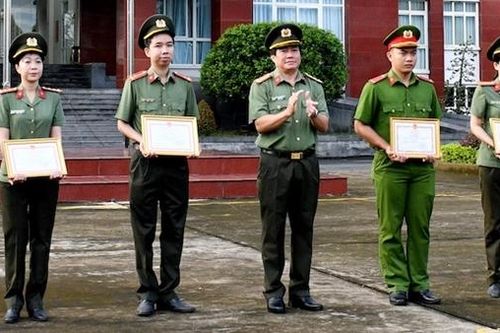 Công an Trà Vinh trao giải cuộc thi viết 'Tìm hiểu Luật Căn cước trong CAND'